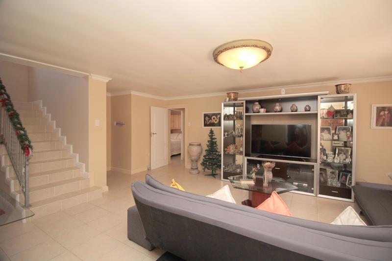 5 Bedroom Property for Sale in Fraaiuitsig Western Cape